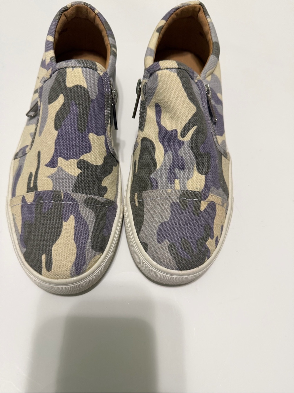 Dolce Vita Camouflage Slip-On zip side Sneakers Purple Gray women’s
Size 7 camo